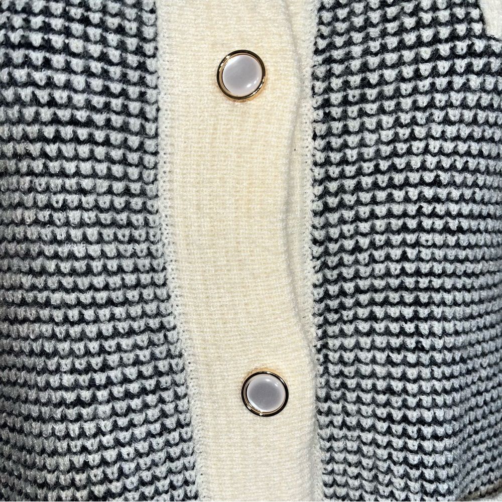 Sioni / Two piece Cardigan and Skirt Set - Picture 4 of 11